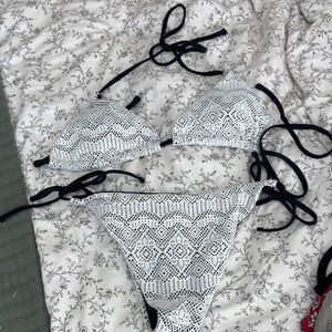 VENUS Black and White Patterned Bikini